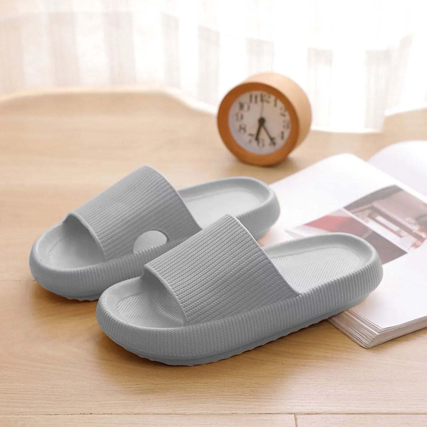 Cloud Slippers for Women and Men，Pillow Slippers Thicken Sole Cloud Cushion Slides Super Comfy Soft Foam Slides Non Slip Shower Bathroom Slides Sandals